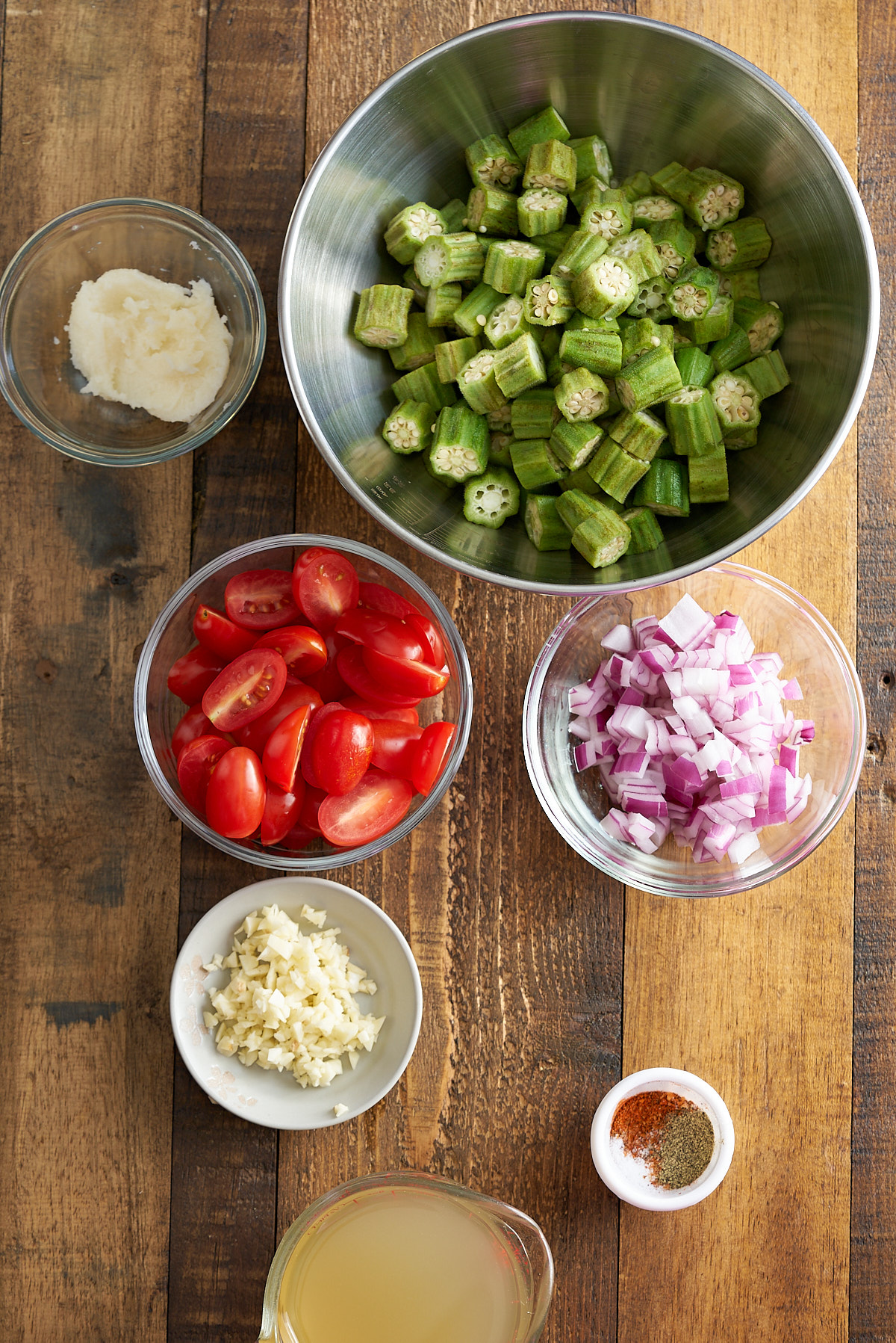 ingredients for stewed okra on table