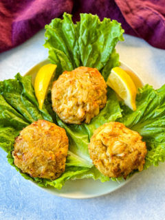 Maryland crab cakes on a bed of lettuce with fresh lemon