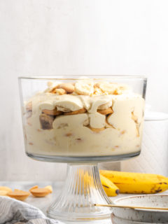 Layered vegan banana pudding in glass trifle dish