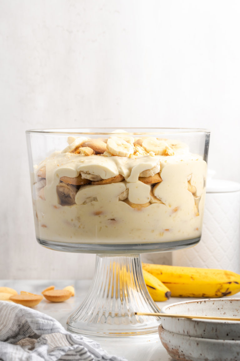 Layered vegan banana pudding in glass trifle dish